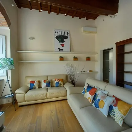 San Benedetto Apartment *