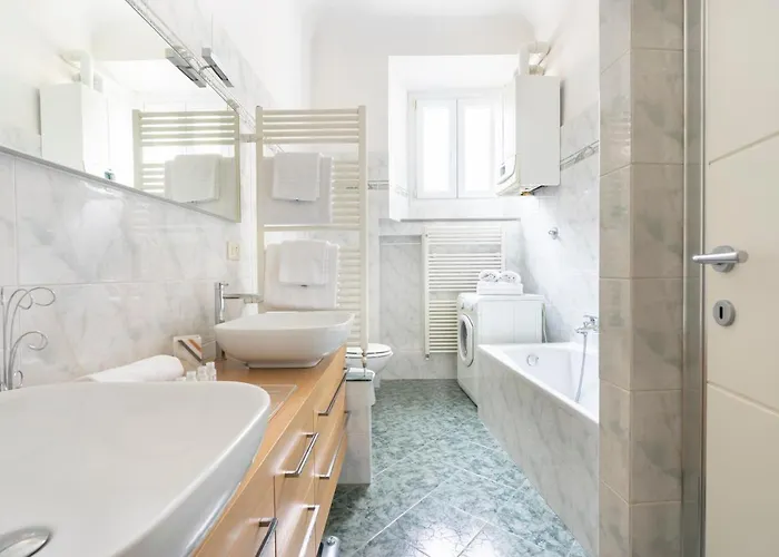 San Benedetto Apartment *